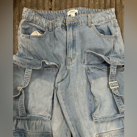 Forever 21 Wide Leg Double Pocket Cargo Jeans. Size 31 - Picture 6 of 9